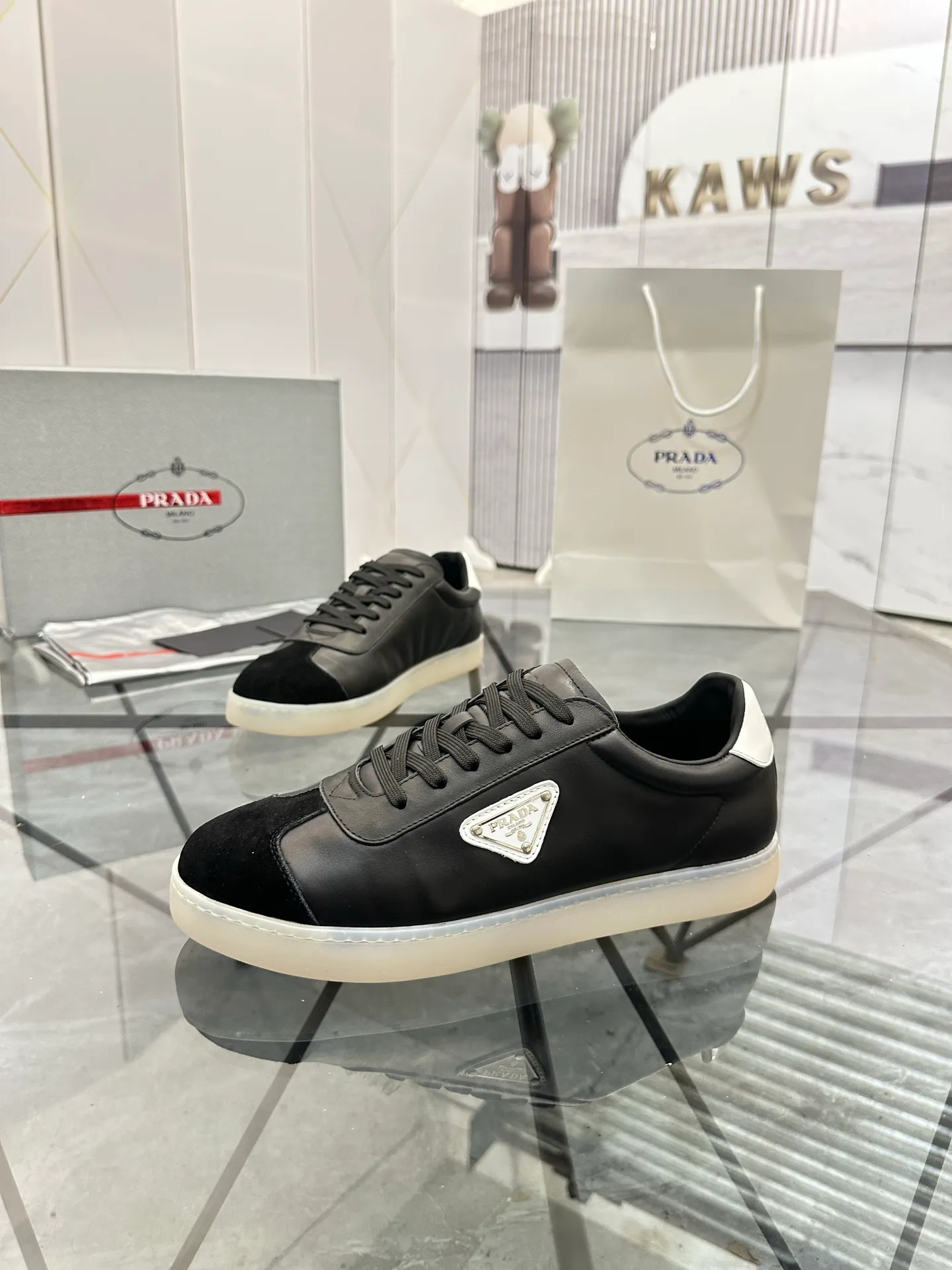 Men's shoes for sale 💰: 💰P540¥ High-end top quality Product trademark: Prada *"Prada*" low-top casual shoes Regular size: 38-45 (can be customized to 46) Product materials: imported first-layer cowhide for the upper, water-dyed cowhide lining, cowhide feet, original outsole. No.: 001